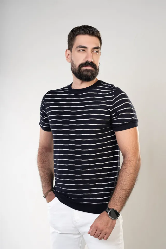 كنزة مقلمة